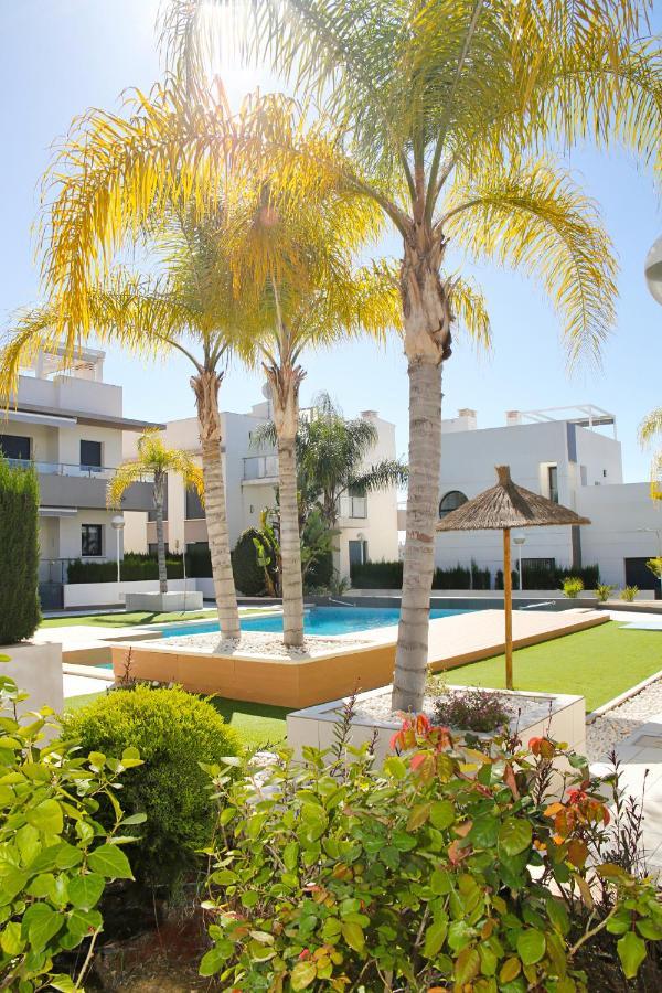 Fantastic Home With Ac, Pool And Bbq โรฮาเลส ภายนอก รูปภาพ