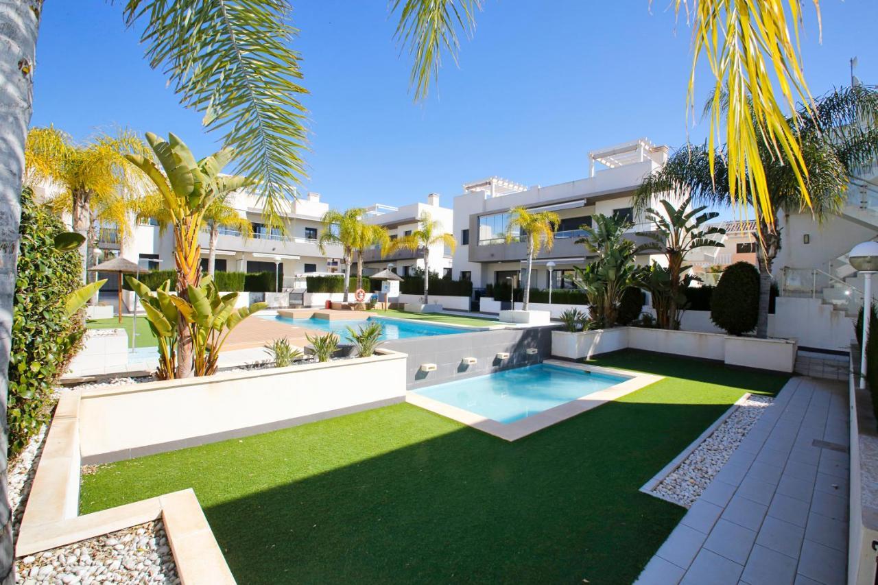 Fantastic Home With Ac, Pool And Bbq โรฮาเลส ภายนอก รูปภาพ