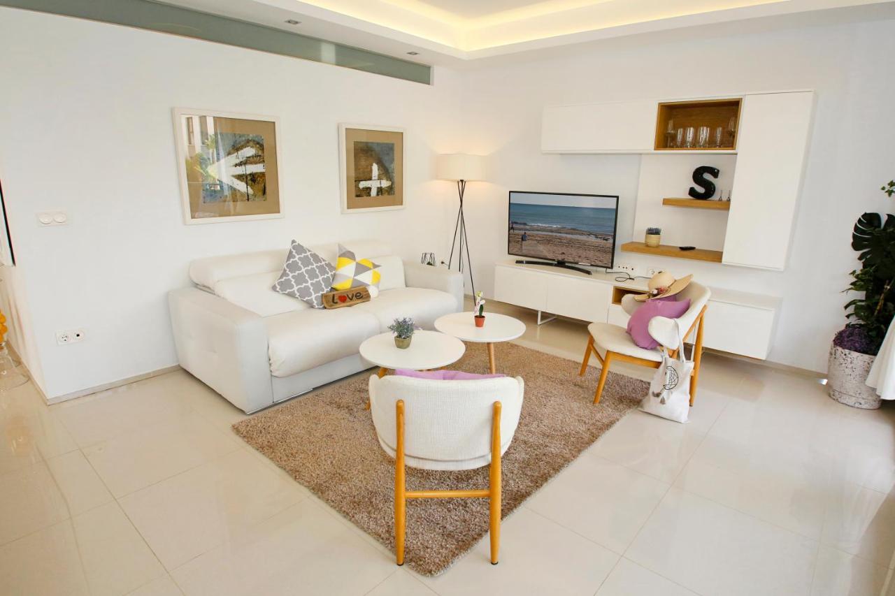 Fantastic Home With Ac, Pool And Bbq โรฮาเลส ภายนอก รูปภาพ
