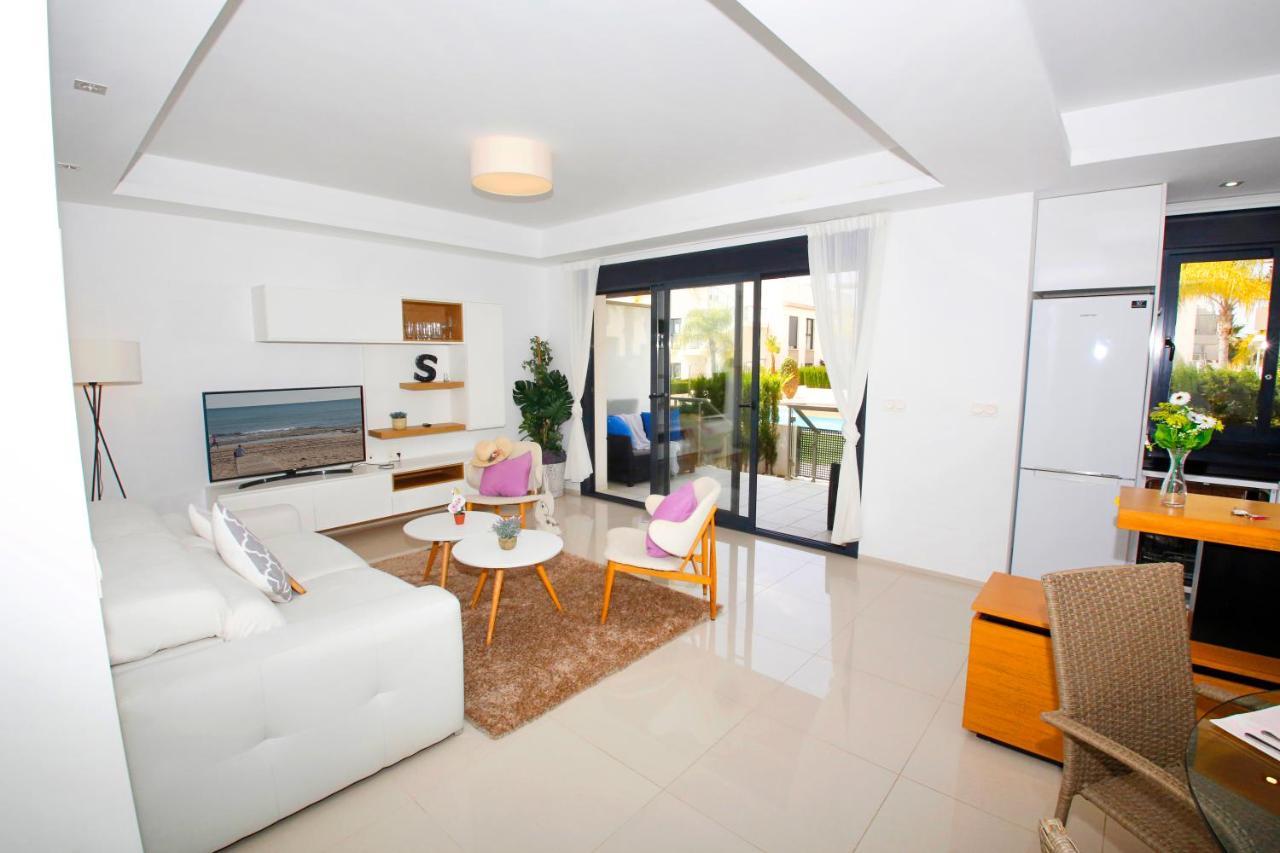 Fantastic Home With Ac, Pool And Bbq โรฮาเลส ภายนอก รูปภาพ