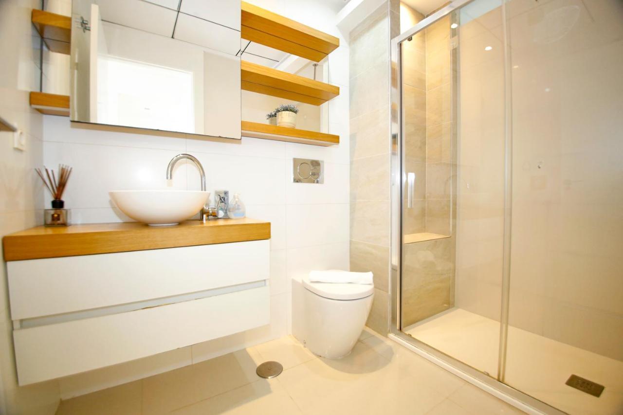 Fantastic Home With Ac, Pool And Bbq โรฮาเลส ภายนอก รูปภาพ