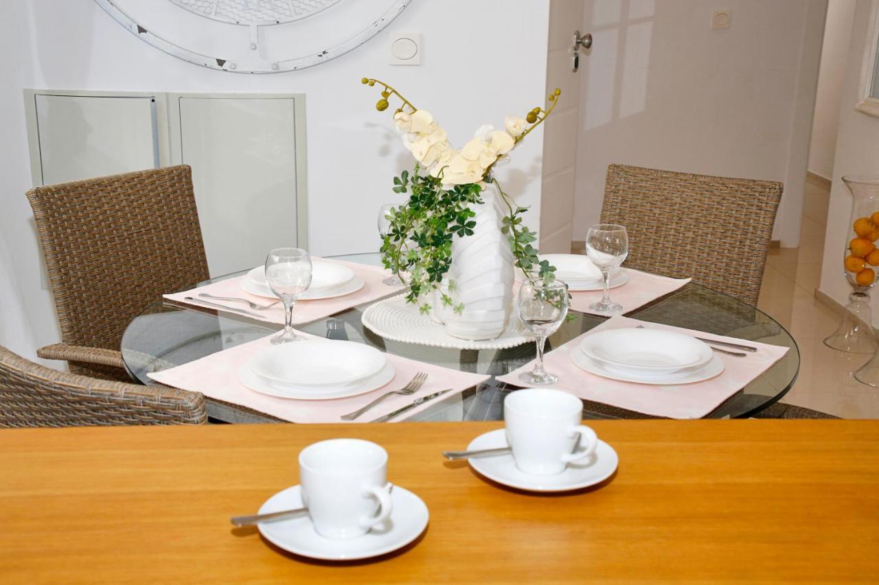 Fantastic Home With Ac, Pool And Bbq โรฮาเลส ภายนอก รูปภาพ