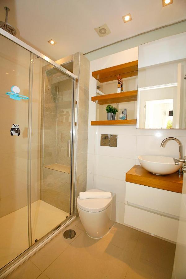 Fantastic Home With Ac, Pool And Bbq โรฮาเลส ภายนอก รูปภาพ